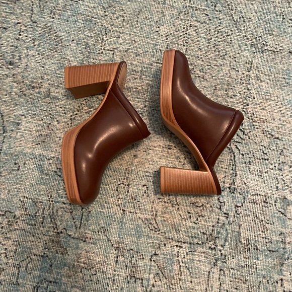 Brown Mules - Picture 7 of 7